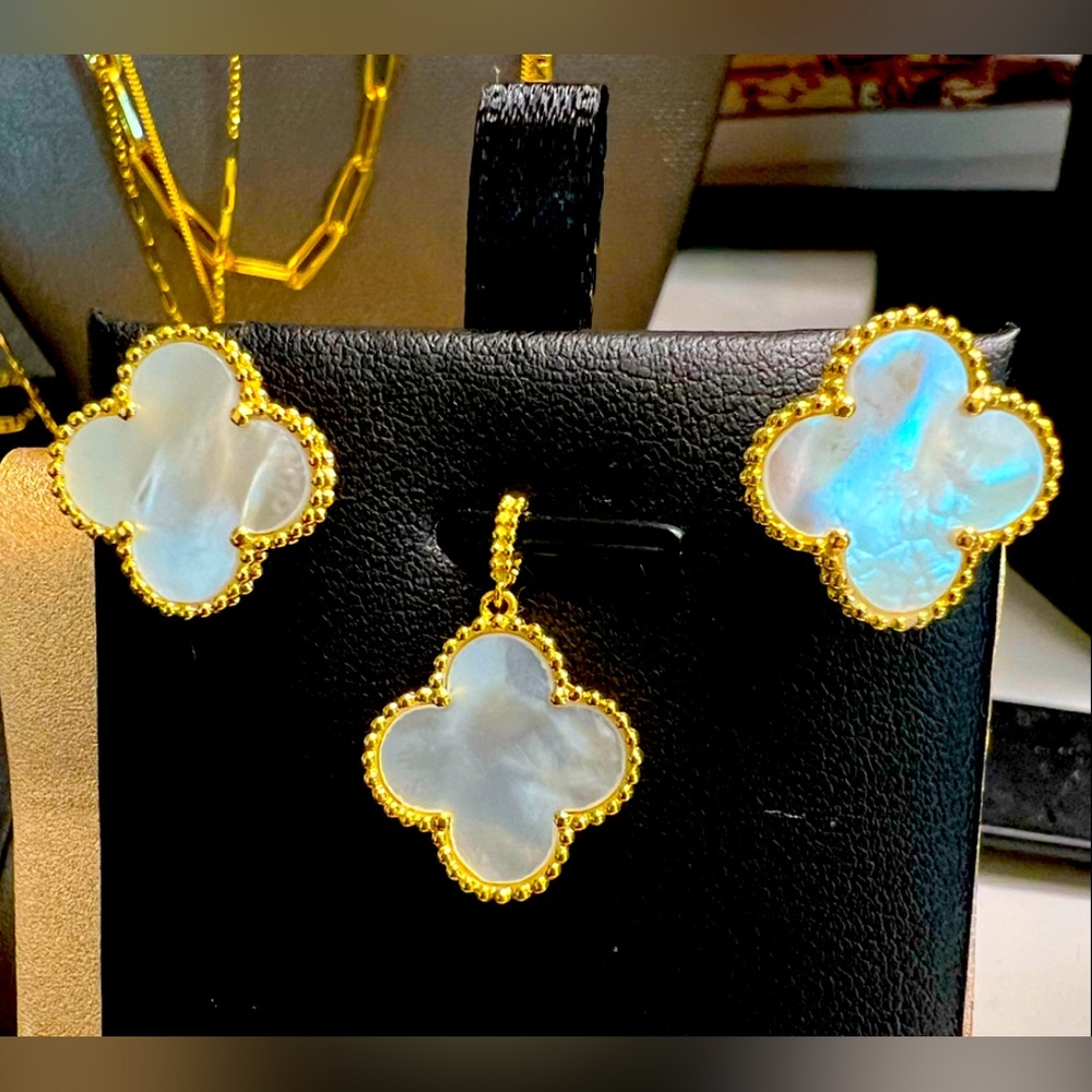 18K Solid Dubai Gold Mother of Pearl Flower Pendant & Earrings Set 15mm